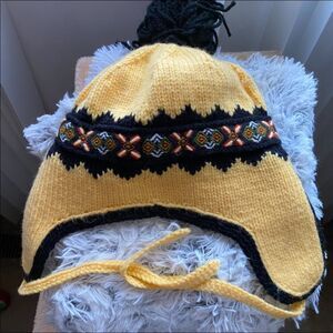 Thick Knitted winter hat, very warm, Embroidered